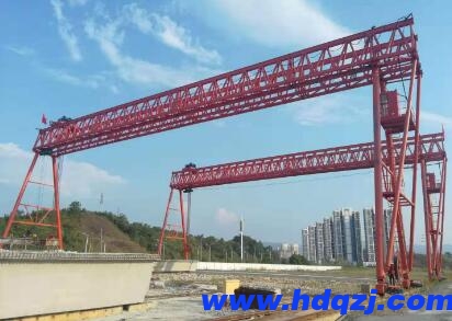 龍門(mén)吊軌道允許偏差對(duì)起重設(shè)備的**性和運(yùn)行效果有何影響？