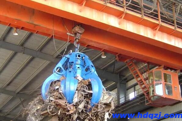 雙梁抓斗橋式起重機電動機的絕緣層構造，是根據電流量尺寸或是工作電壓多少明確?