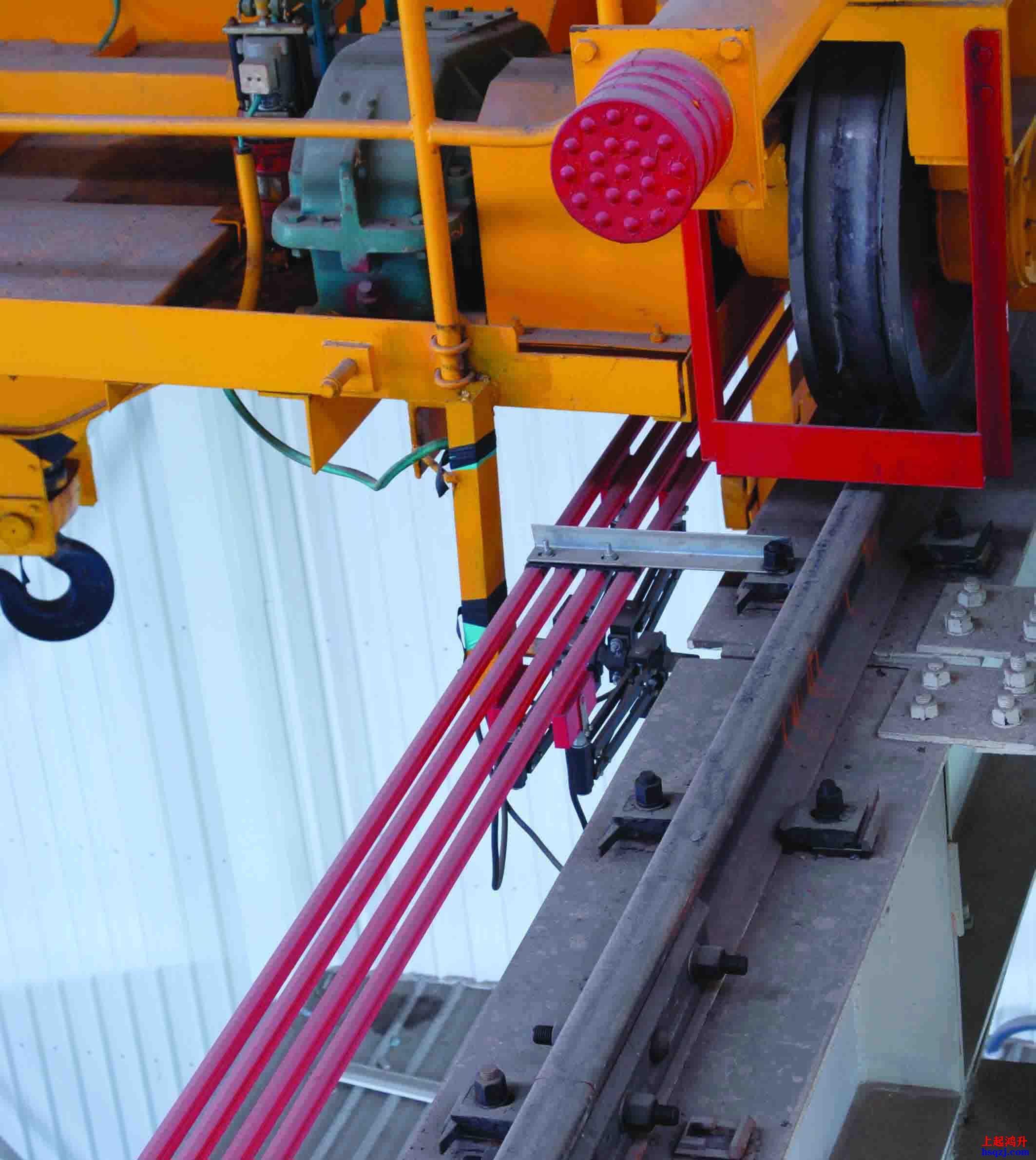 多級(jí)安全滑觸線有幾種結(jié)構(gòu)型式？