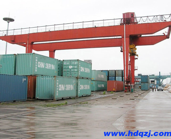輪胎式集裝箱門(mén)式起重機(jī)